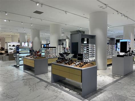 Sunglass hut officiële winkel Amsterdam Bijenkorf in Amsterdam